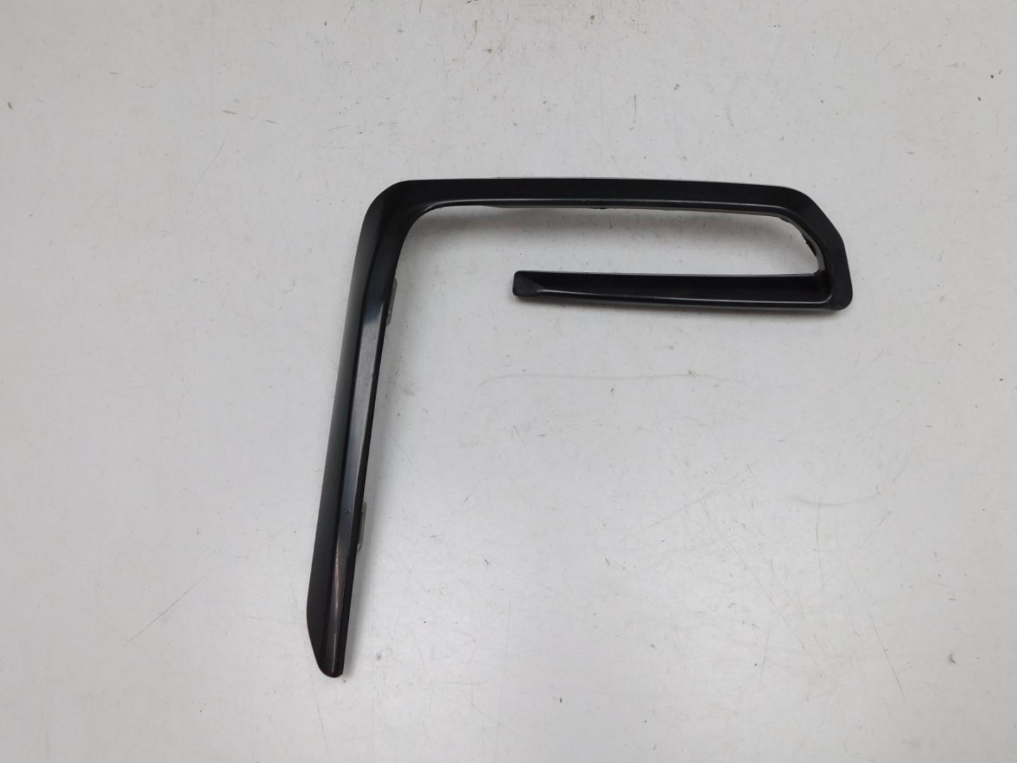 Накладка переднего бампера