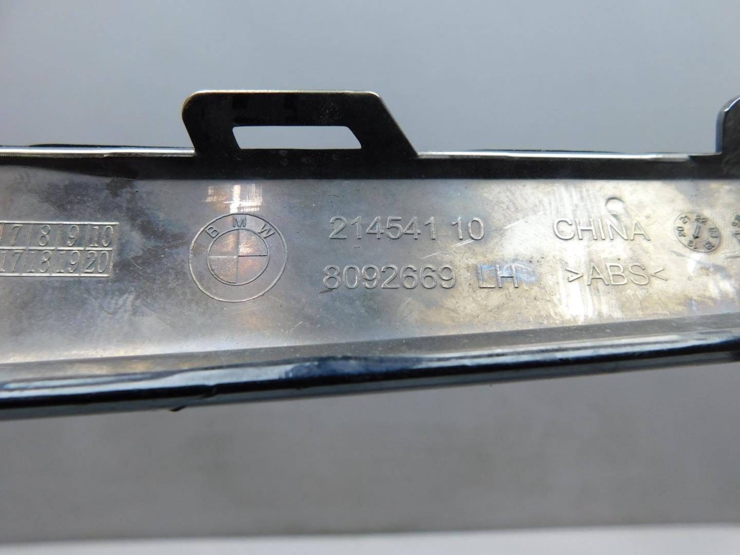 Накладка переднего бампера