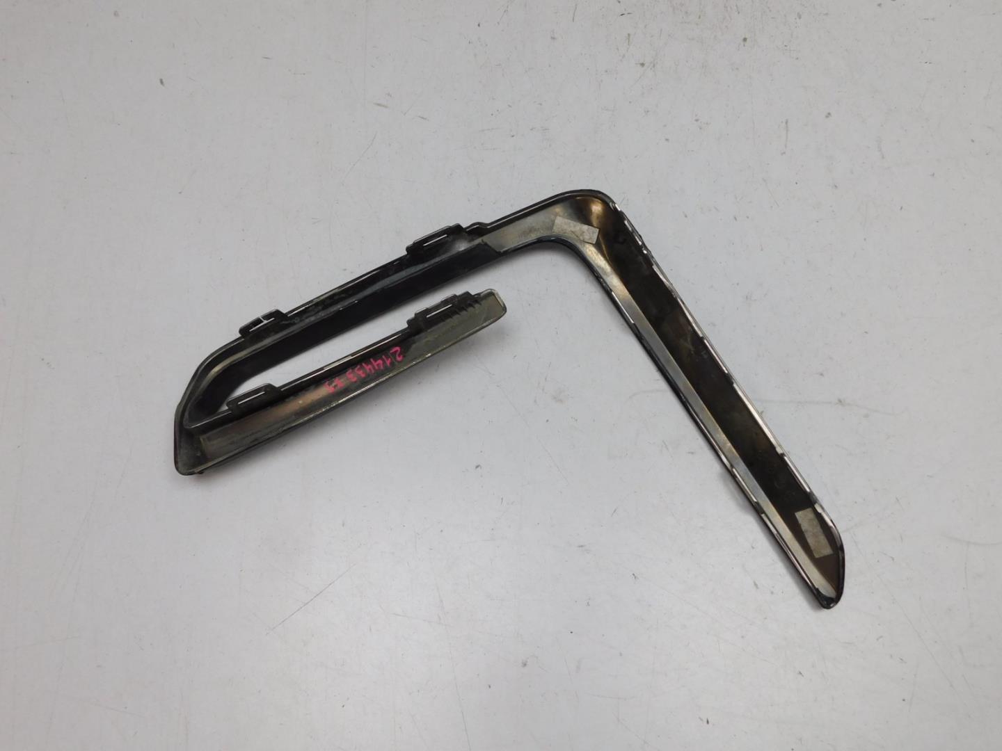 Накладка переднего бампера