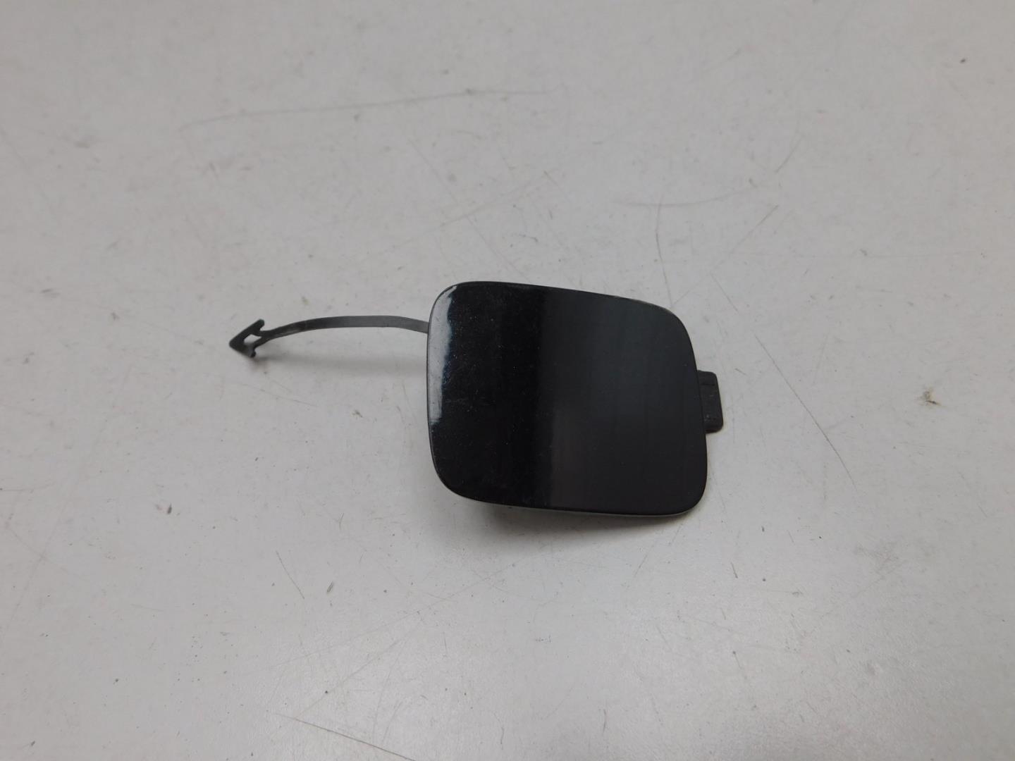 Заглушка буксировочного крюка