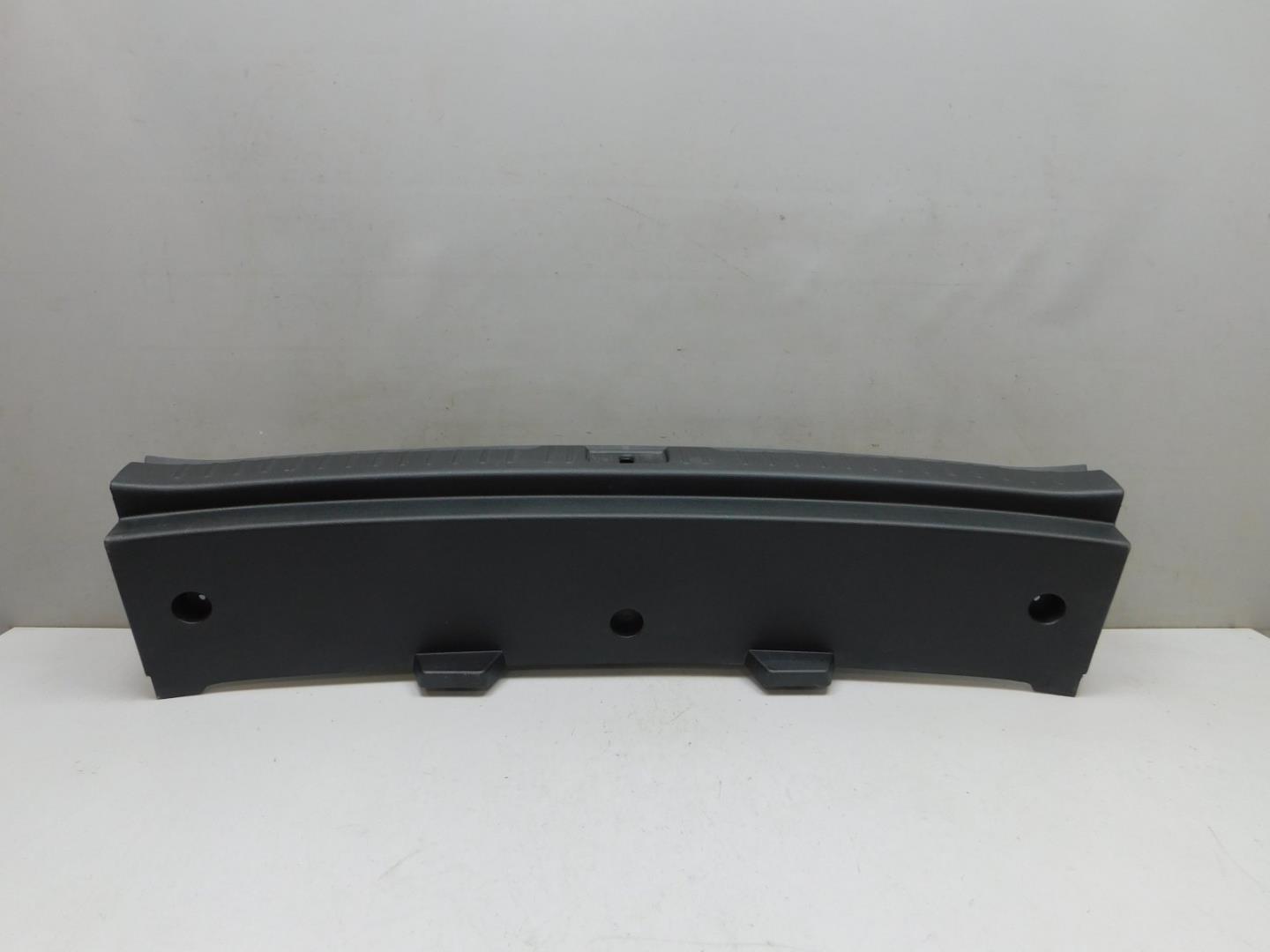 Обшивка багажника