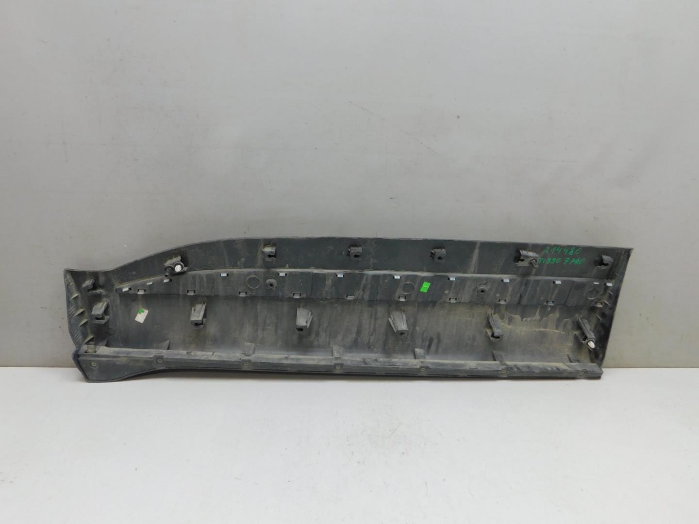 Накладка двери передней правой