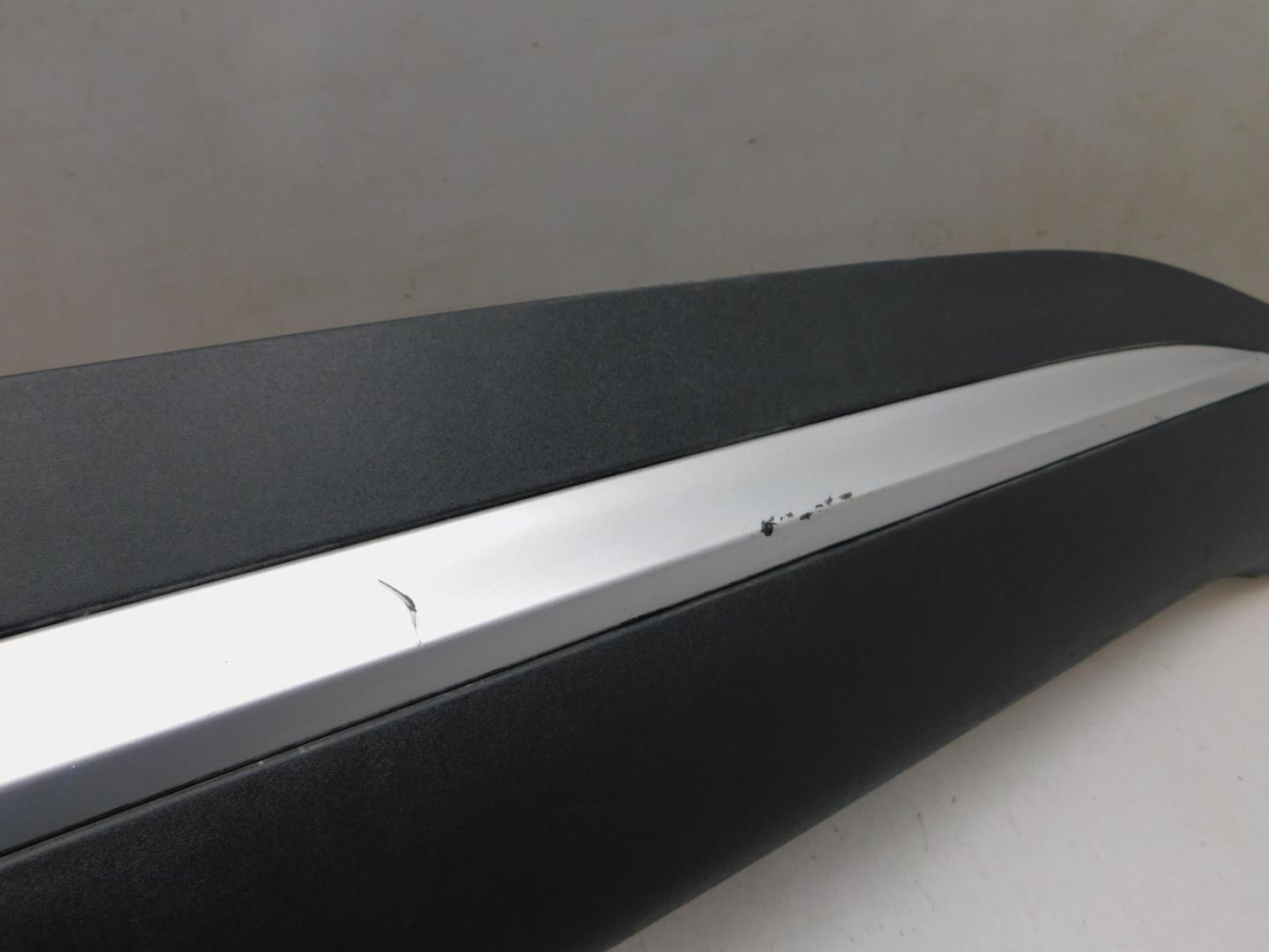 Накладка двери передней правой