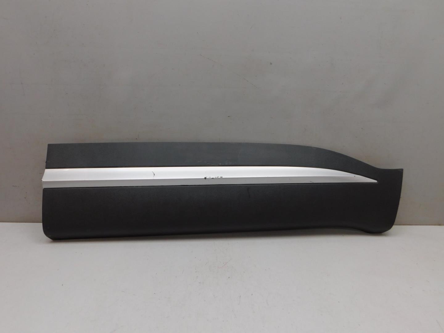 Накладка двери передней правой