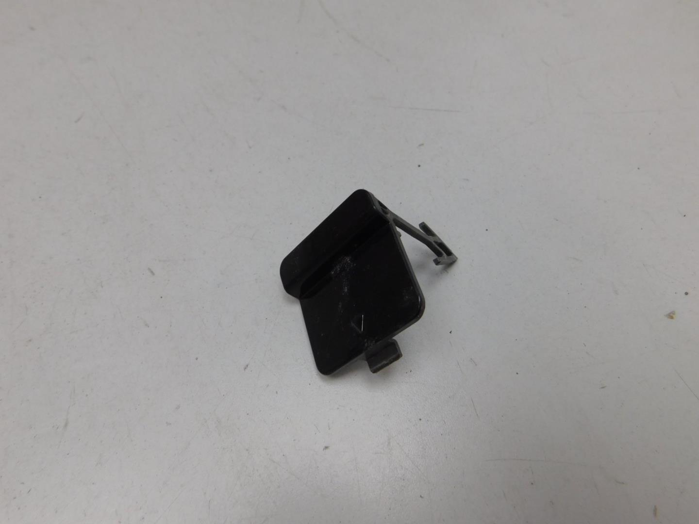 Заглушка буксировочного крюка