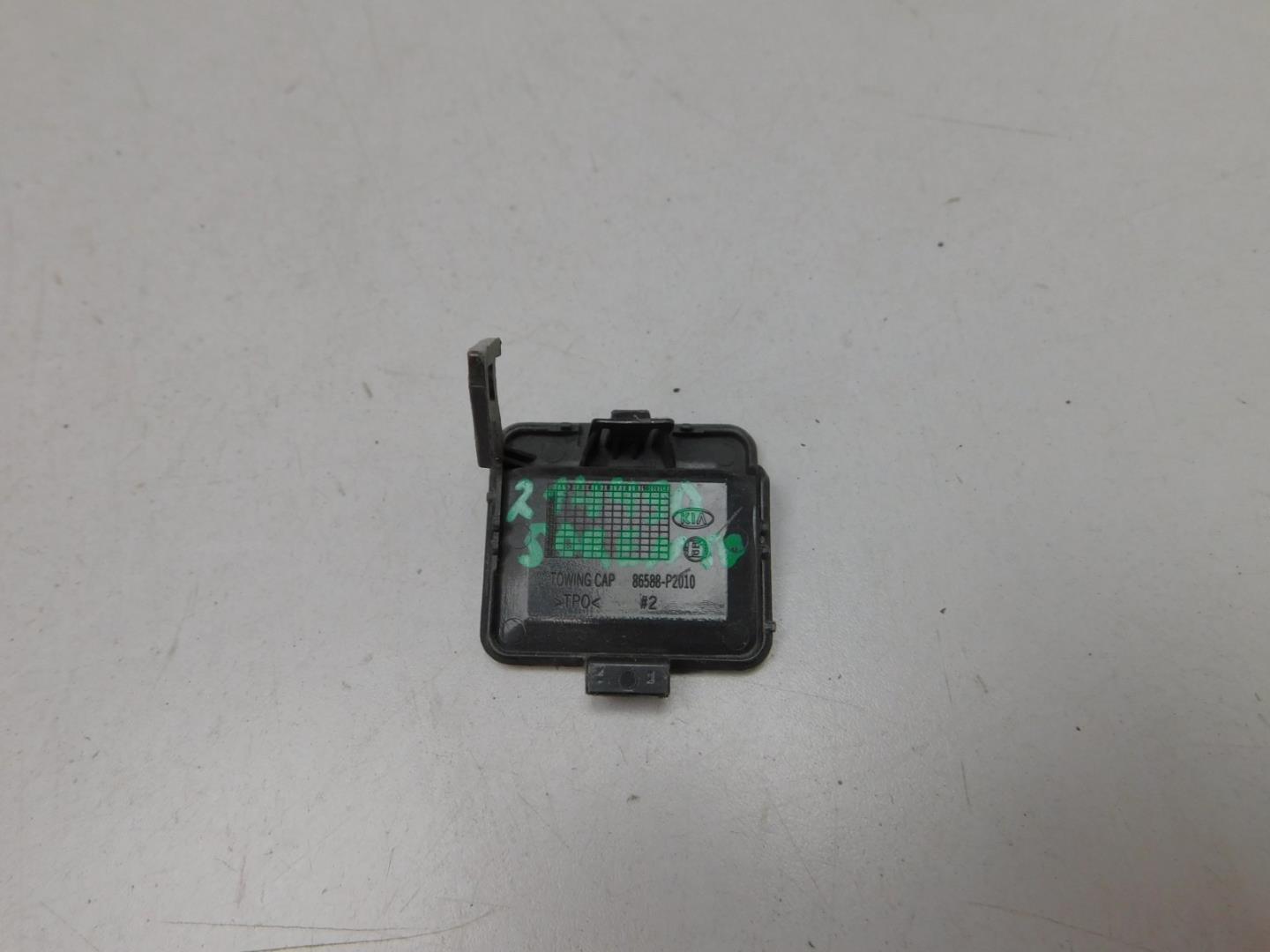 Заглушка буксировочного крюка