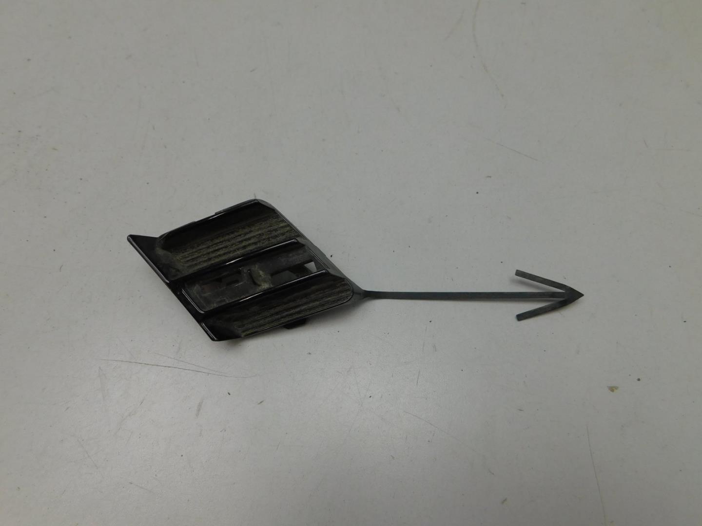 Заглушка буксировочного крюка