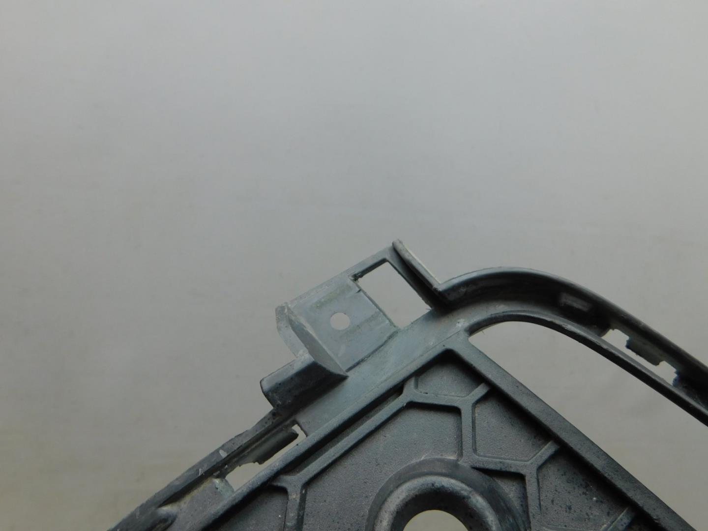 Решетка в бампер левая