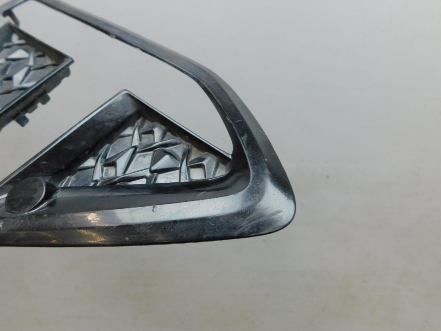 Решетка в бампер левая