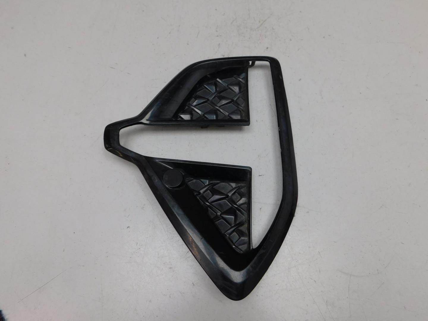 Решетка в бампер левая