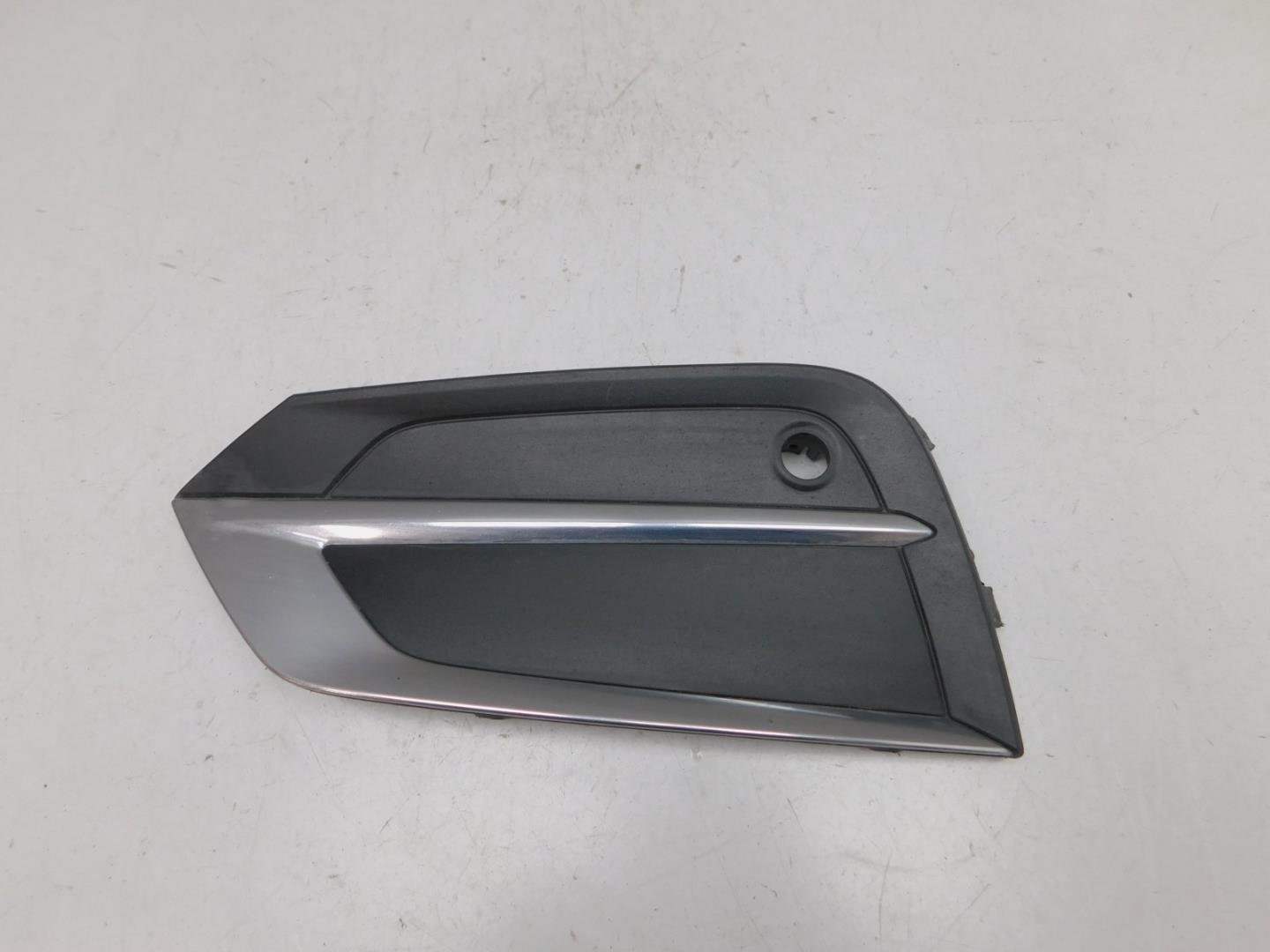 Решетка в бампер левая