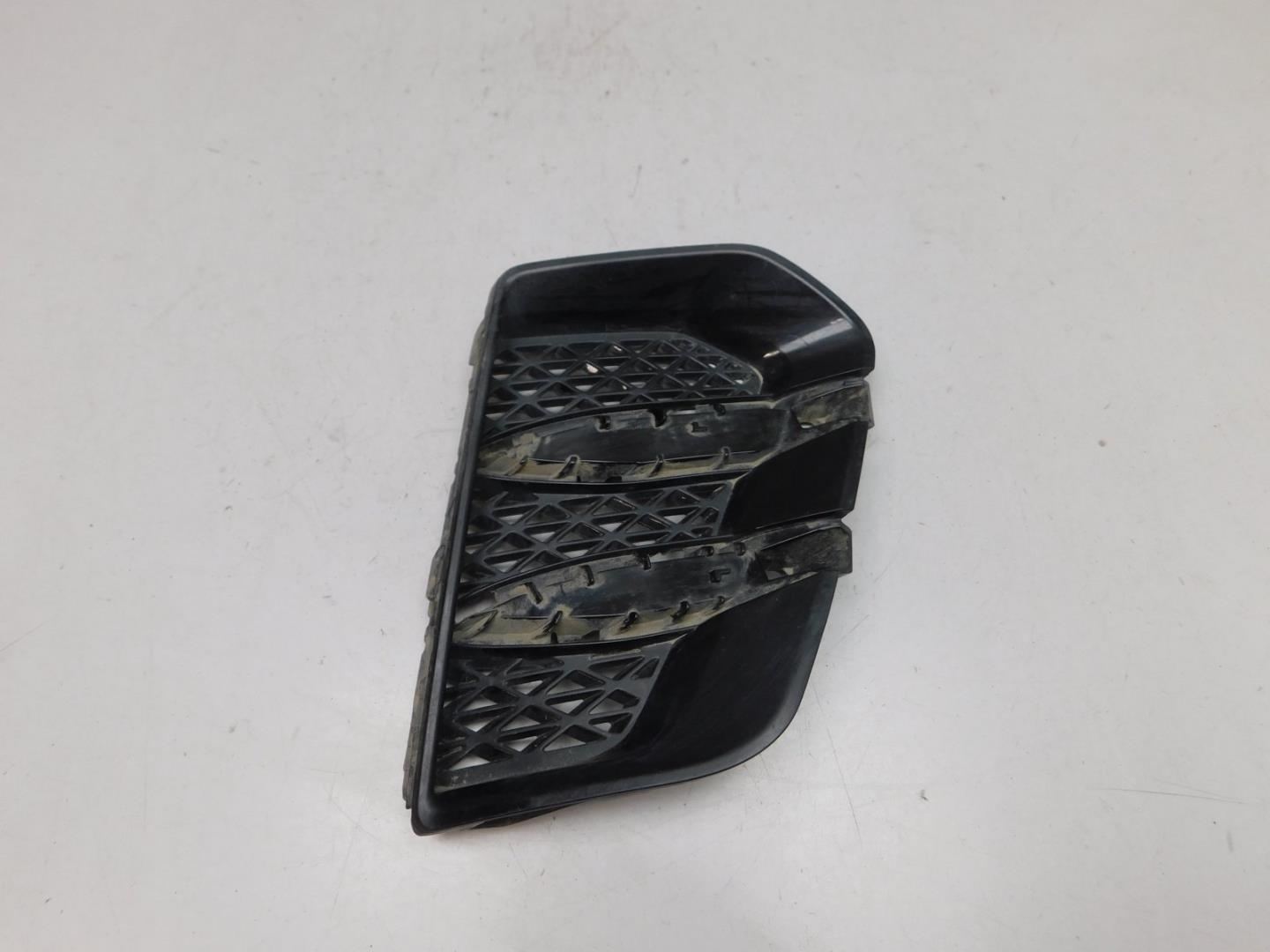 Решетка в бампер правая