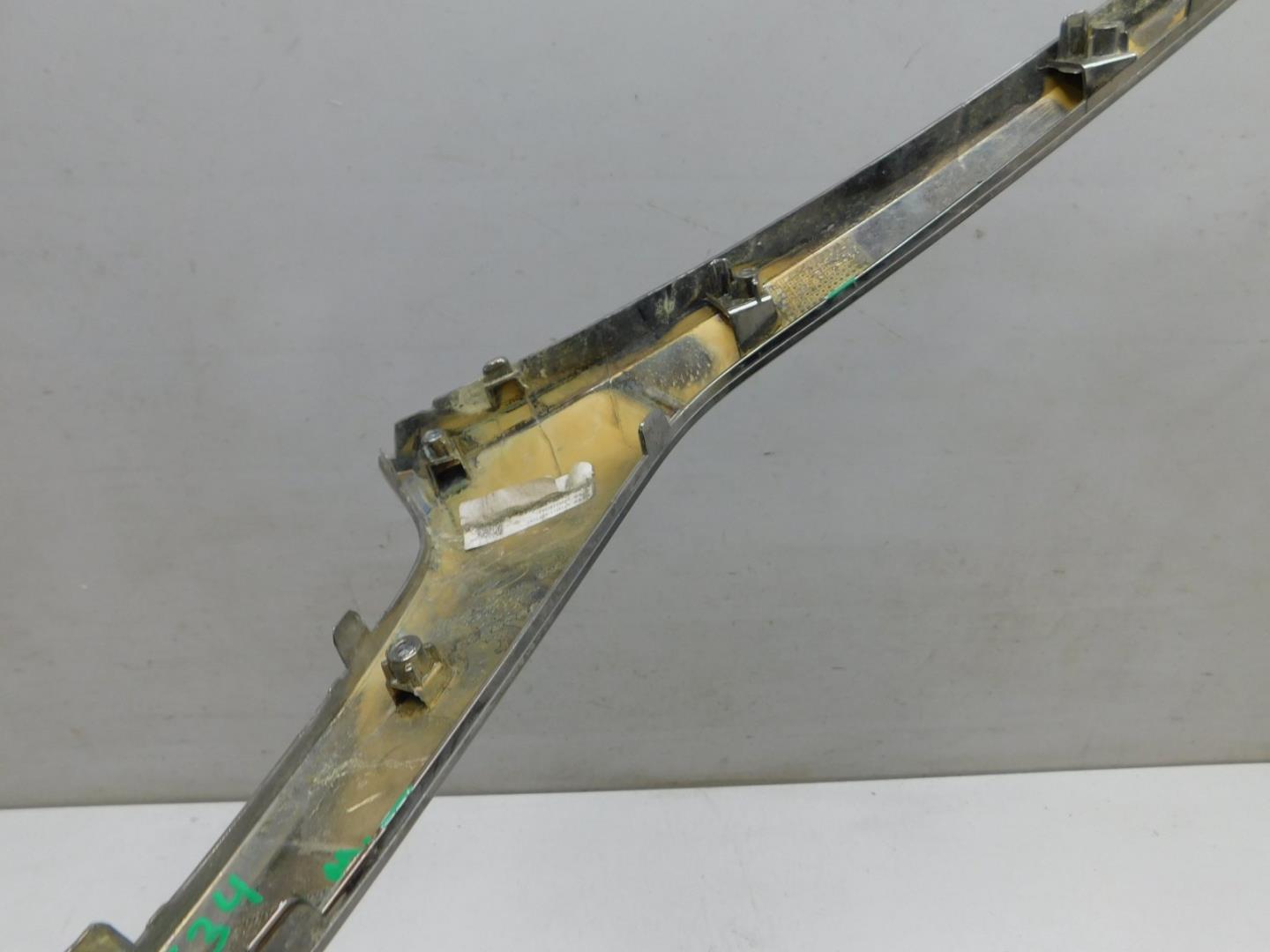 Молдинг переднего бампера