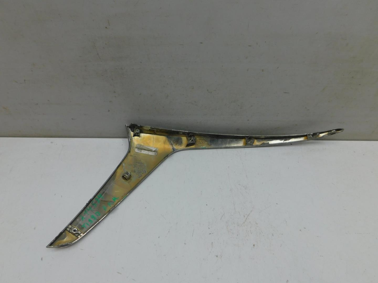 Молдинг переднего бампера