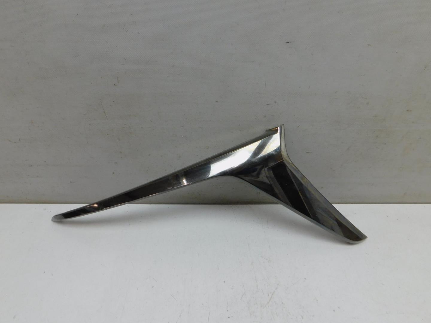 Молдинг переднего бампера