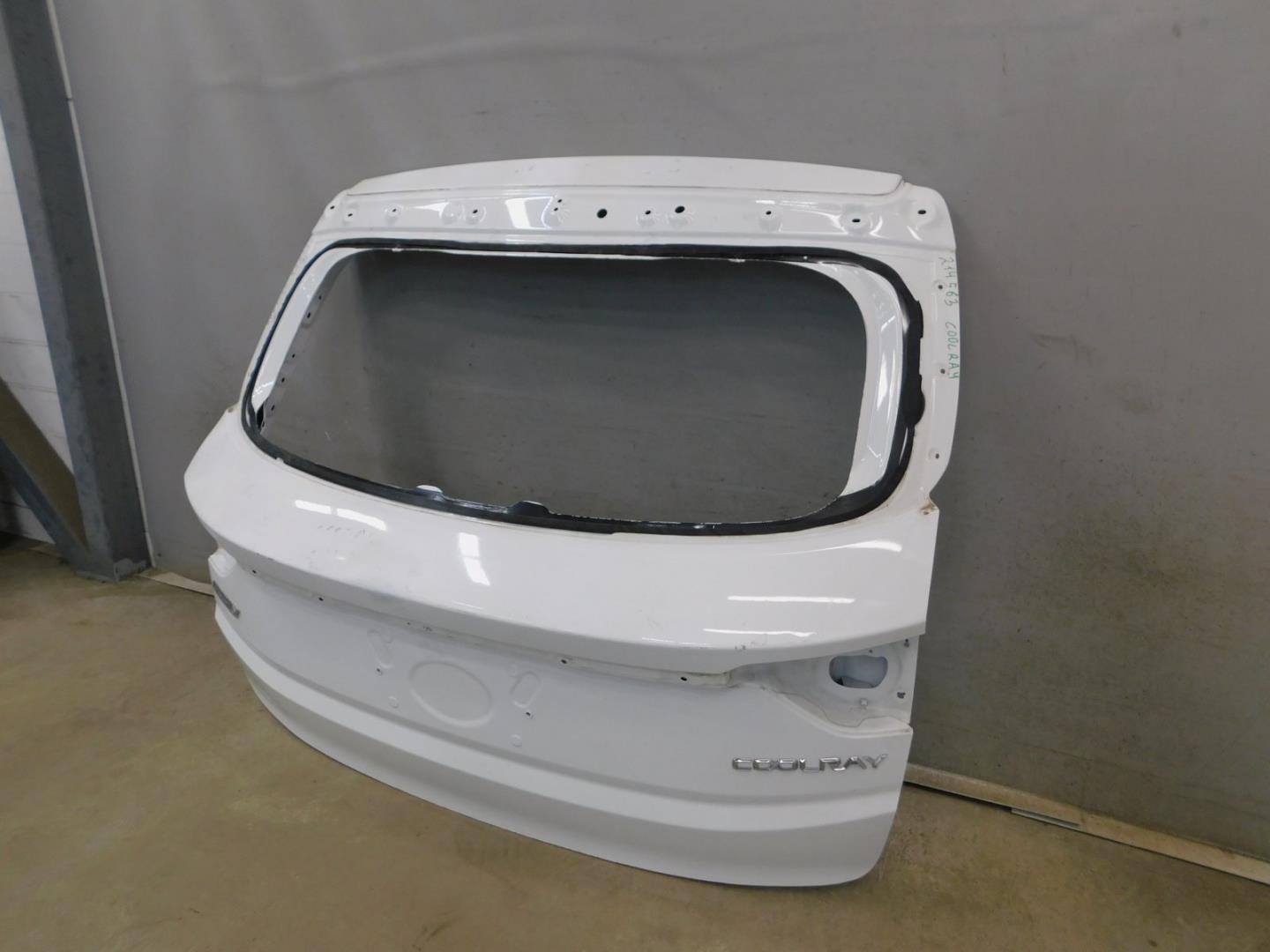 Дверь багажника