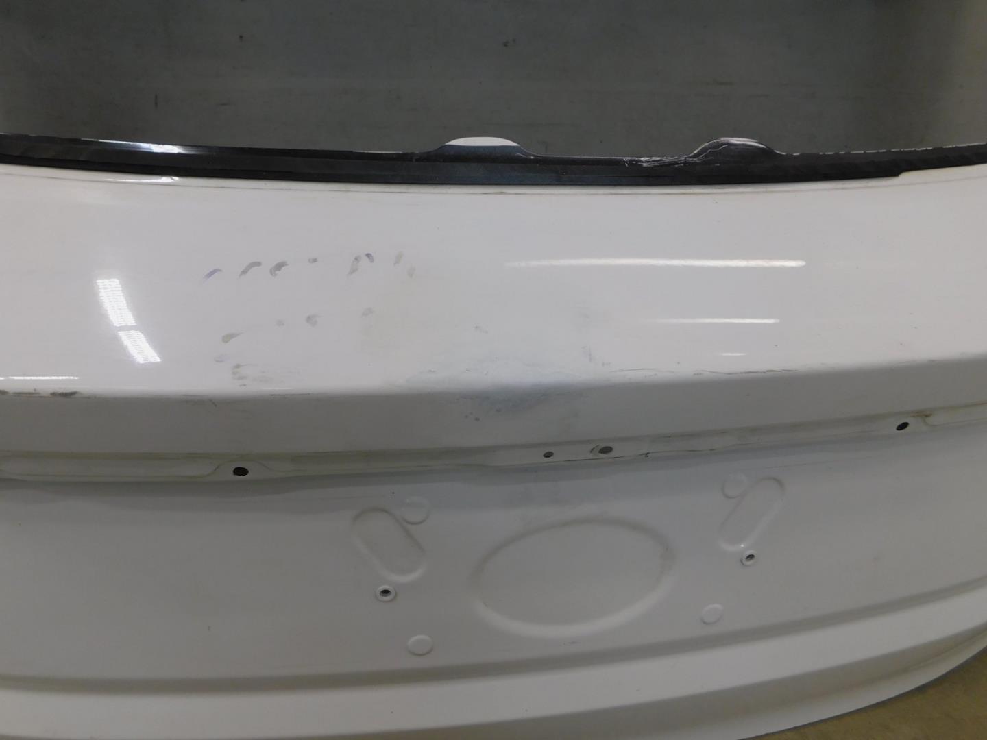 Дверь багажника