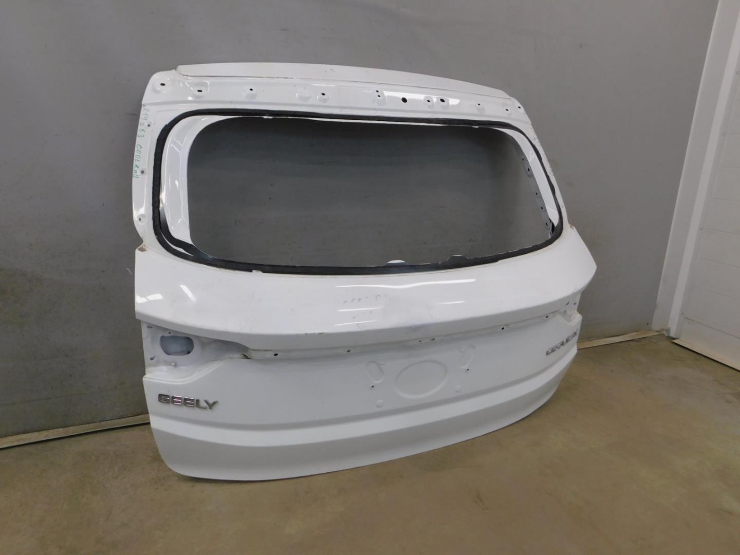 Дверь багажника