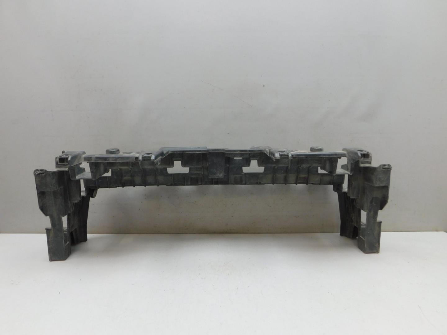 Кронштейн переднего бампера