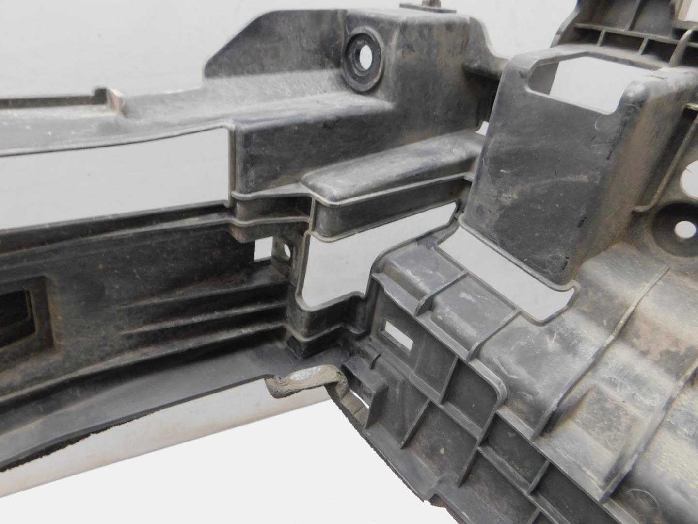 Кронштейн переднего бампера