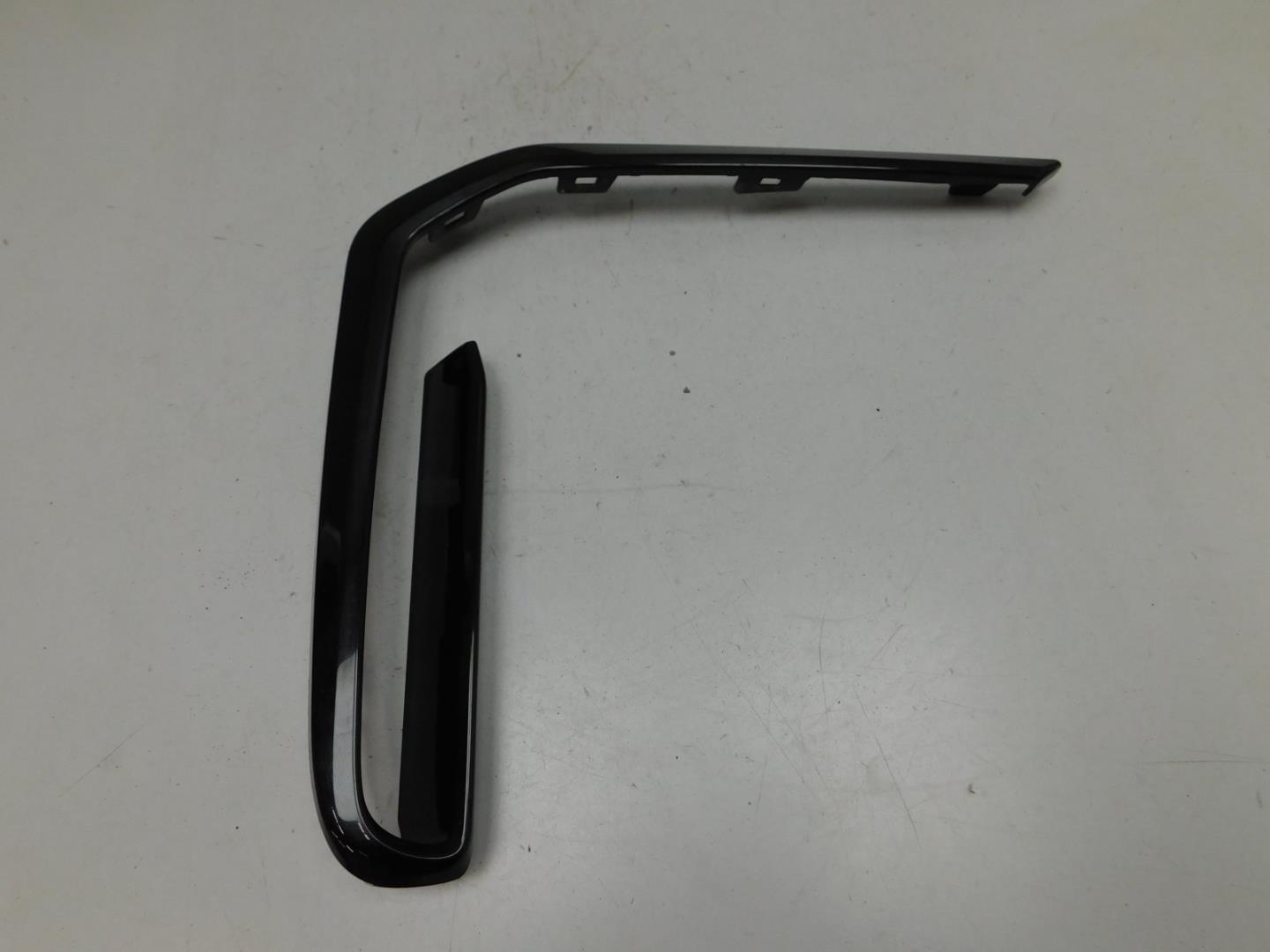 Накладка переднего бампера