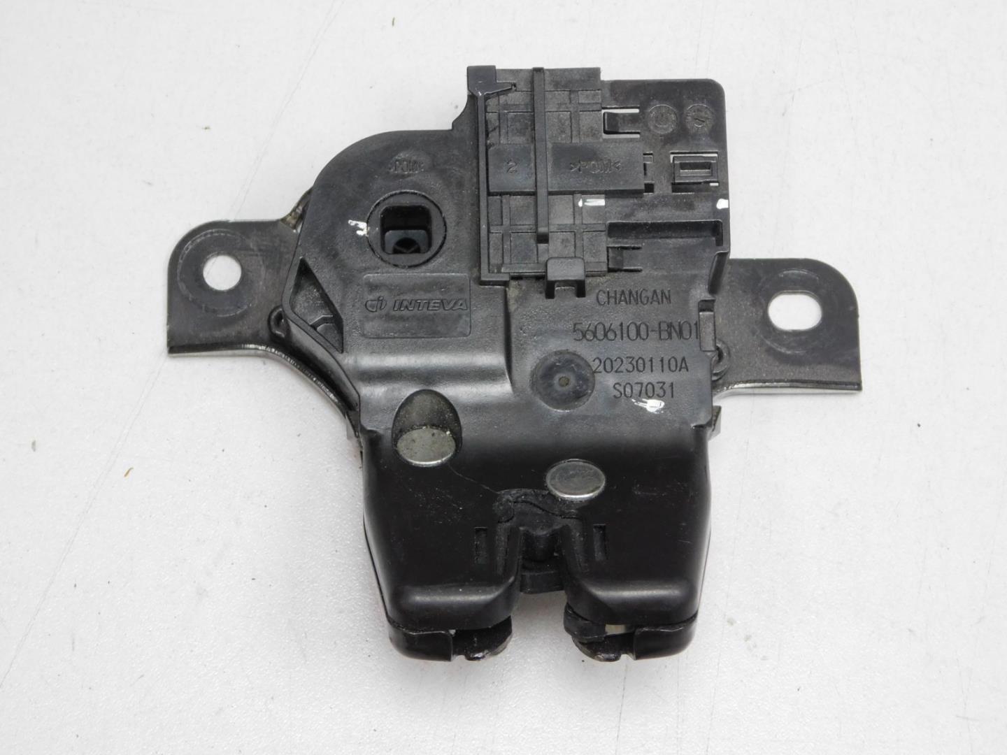 Замок багажника