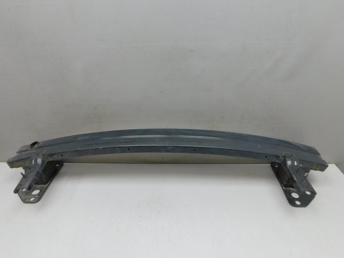 Усилитель переднего бампера