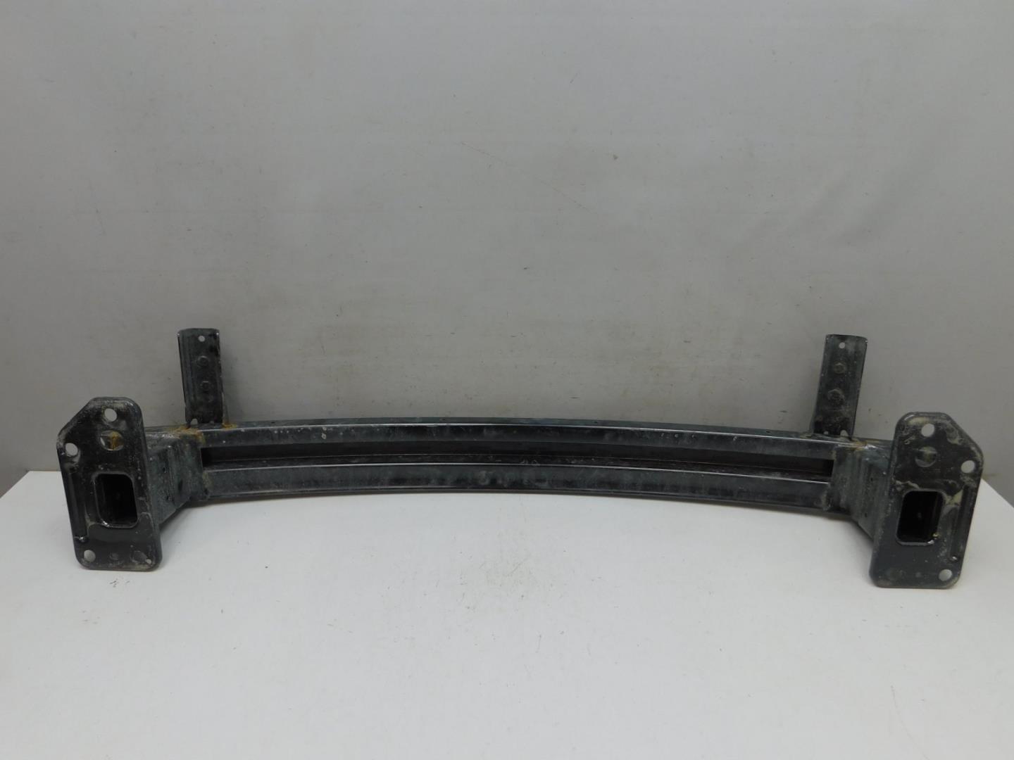 Усилитель переднего бампера