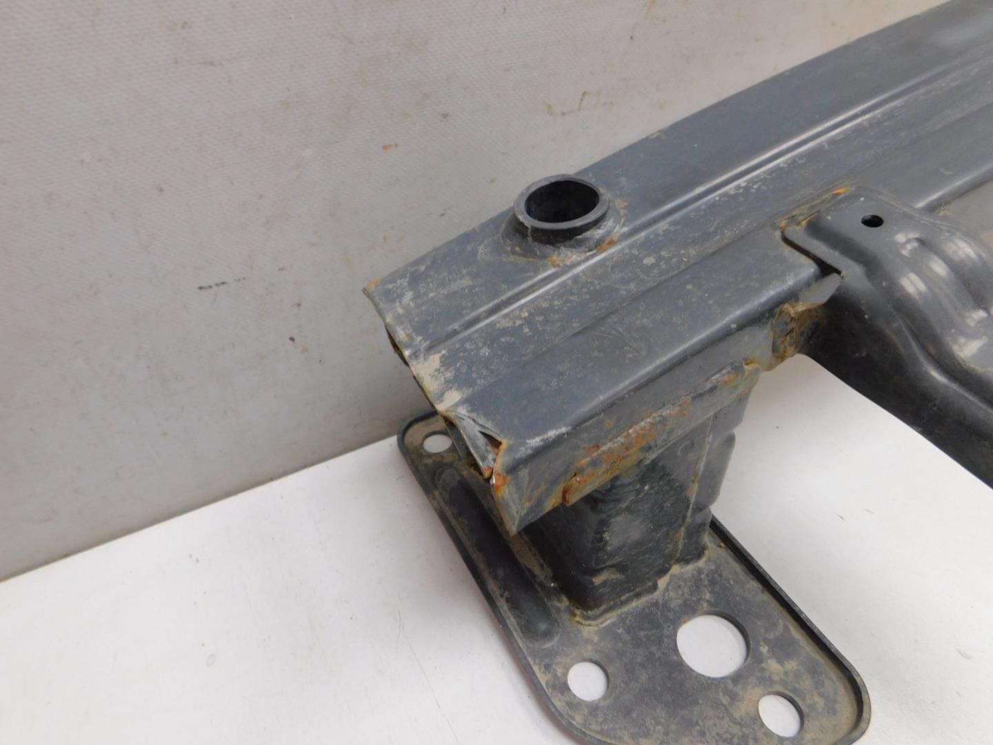 Усилитель переднего бампера