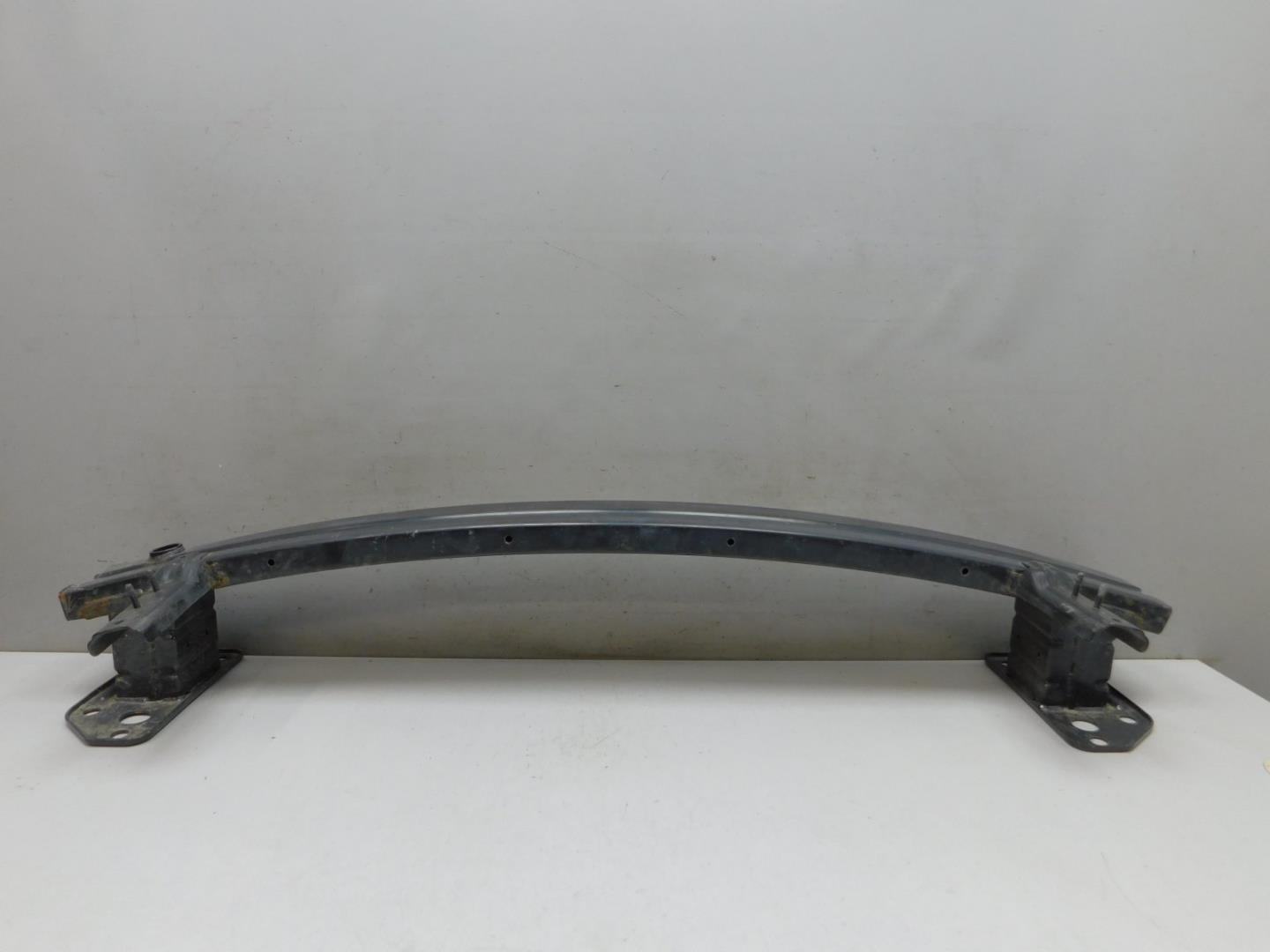 Усилитель переднего бампера