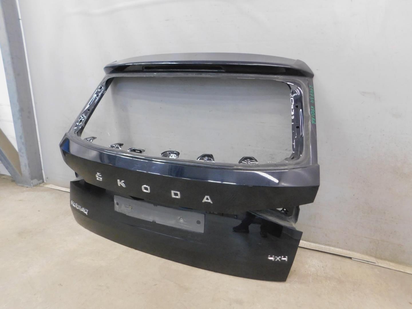 Дверь багажника