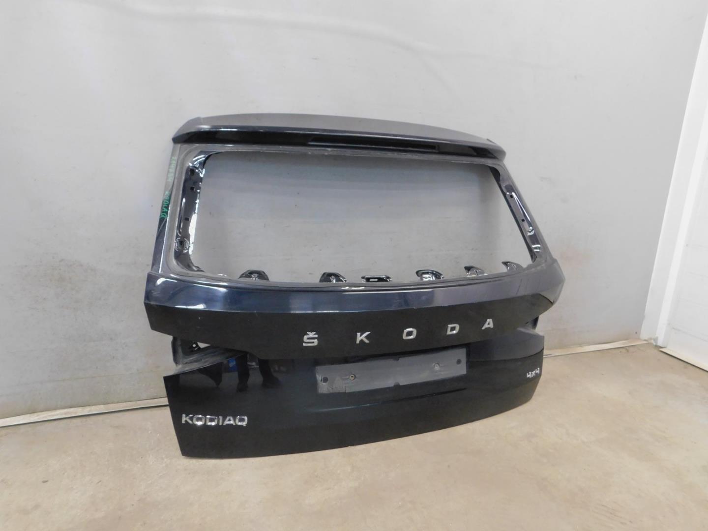 Дверь багажника