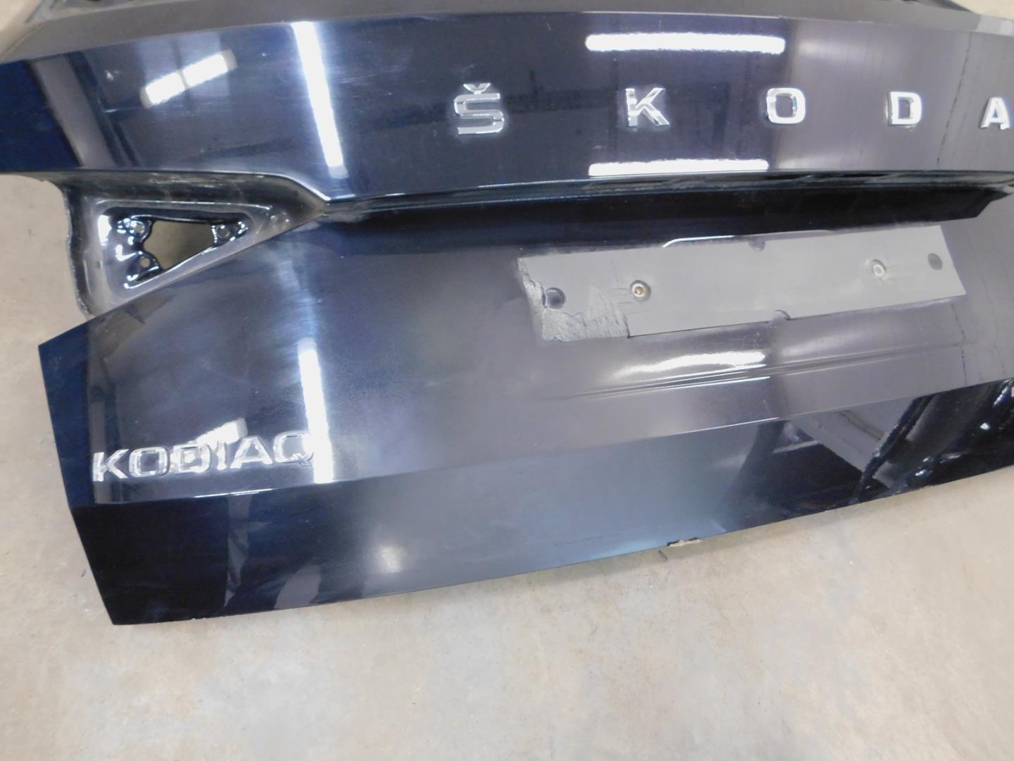 Дверь багажника