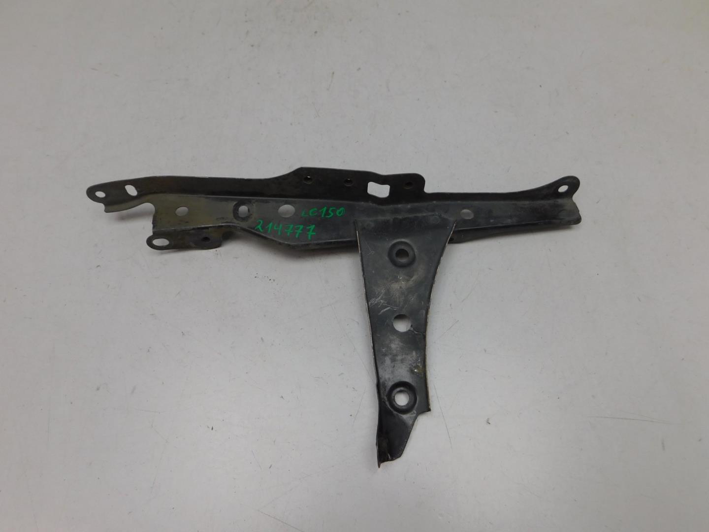 Кронштейн замка капота