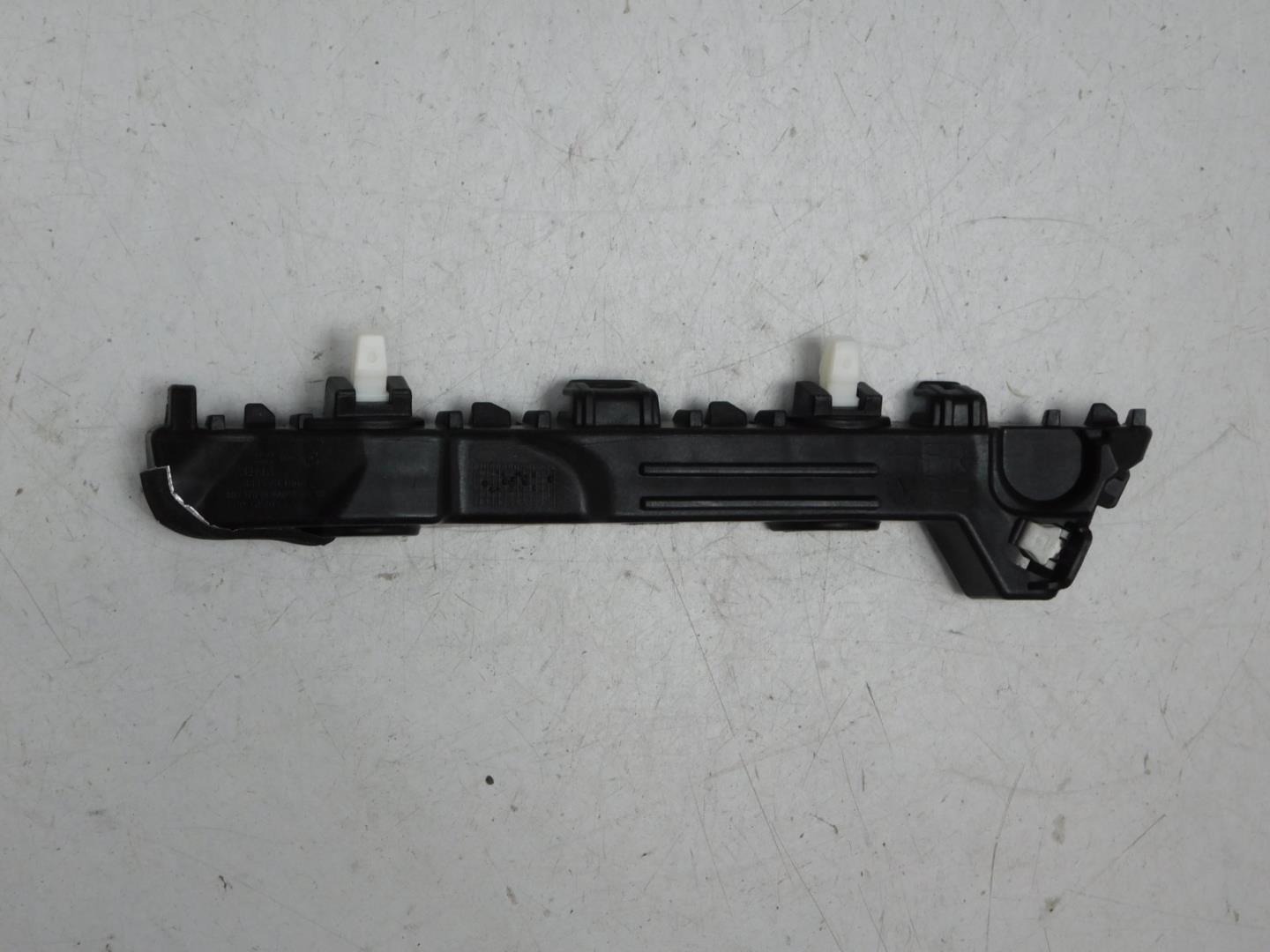 Кронштейн переднего бампера