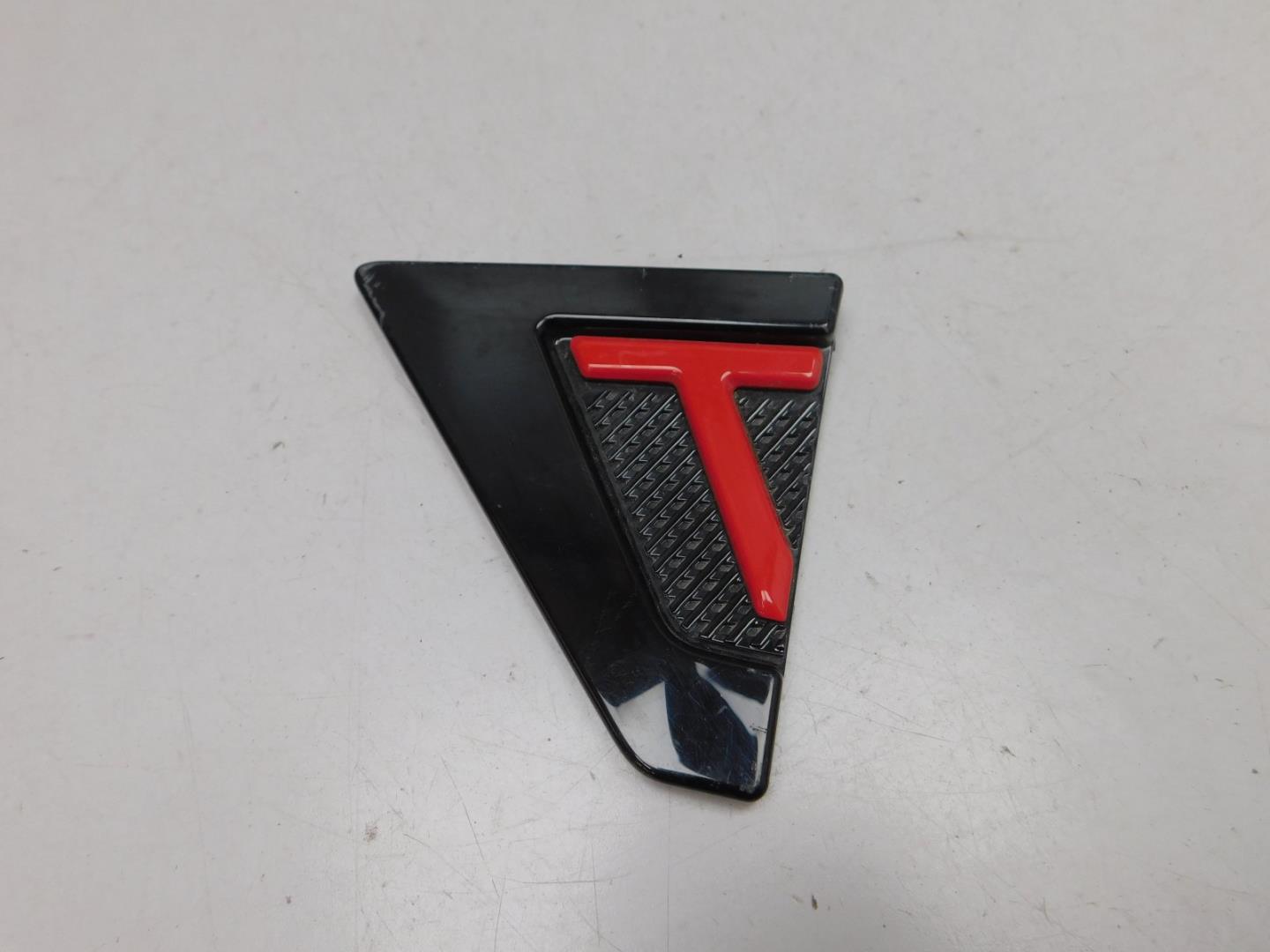 Накладка переднего крыла левого