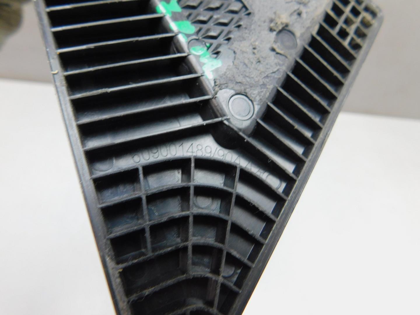 Накладка переднего крыла левого