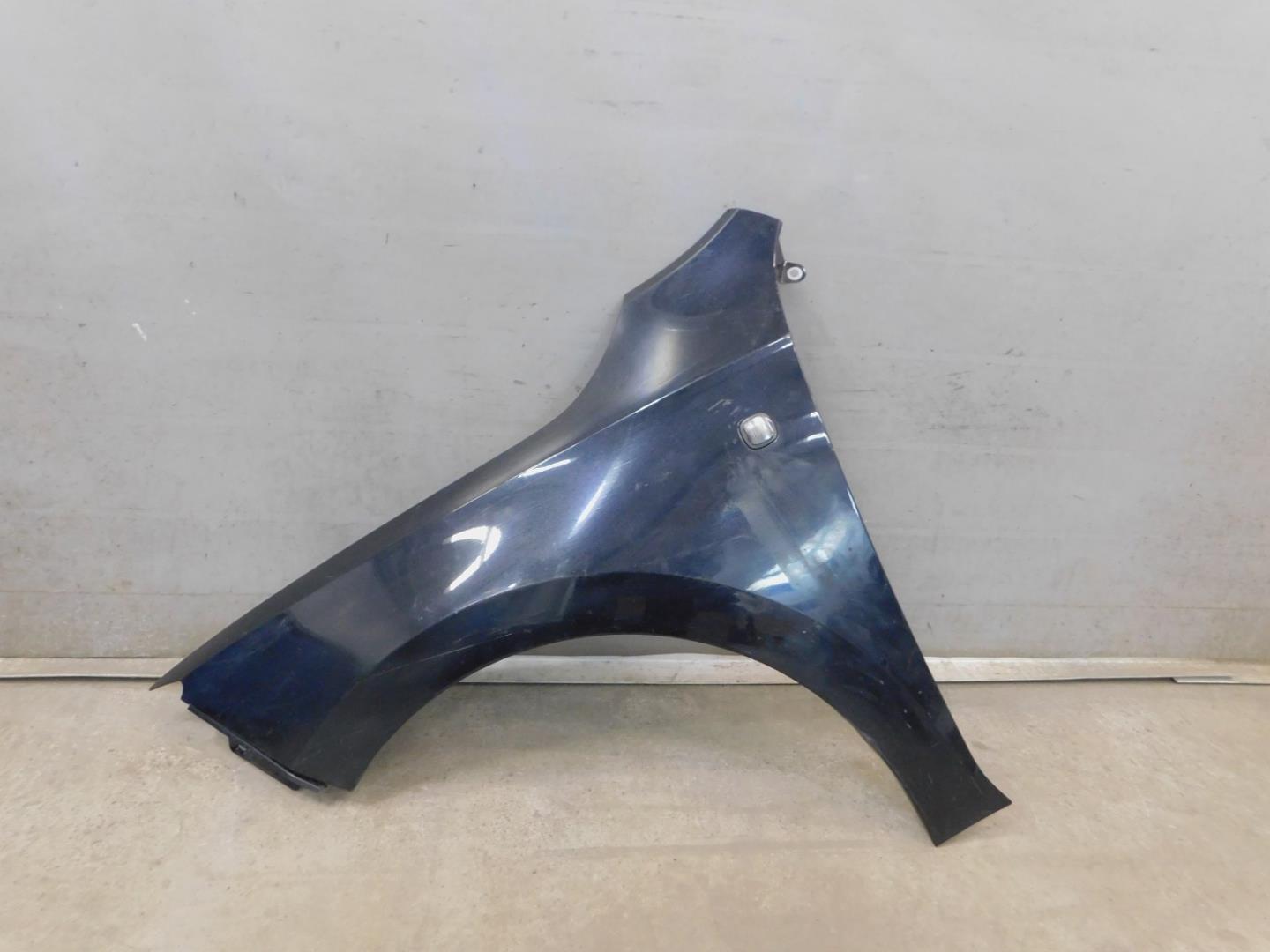 Крыло переднее левое