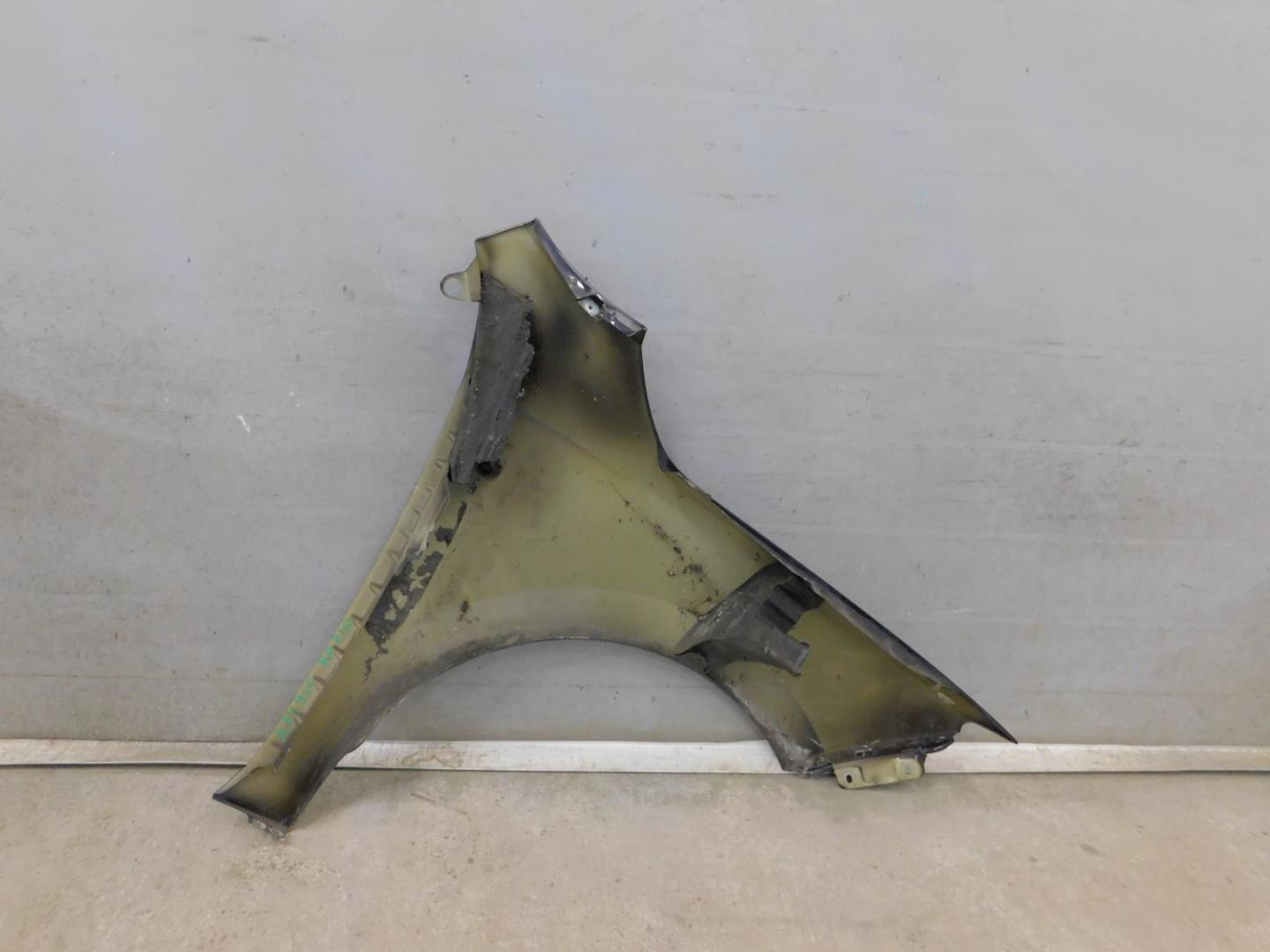 Крыло переднее левое