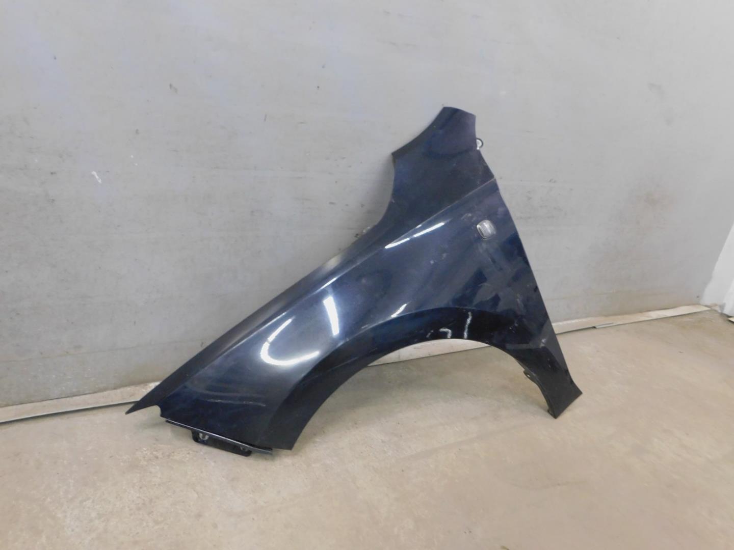 Крыло переднее левое