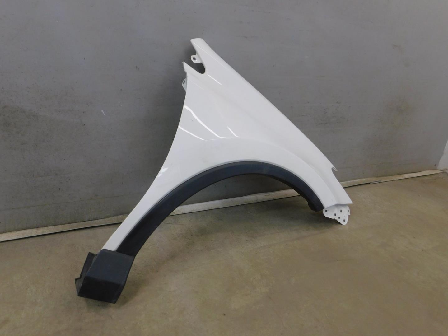 Крыло переднее правое