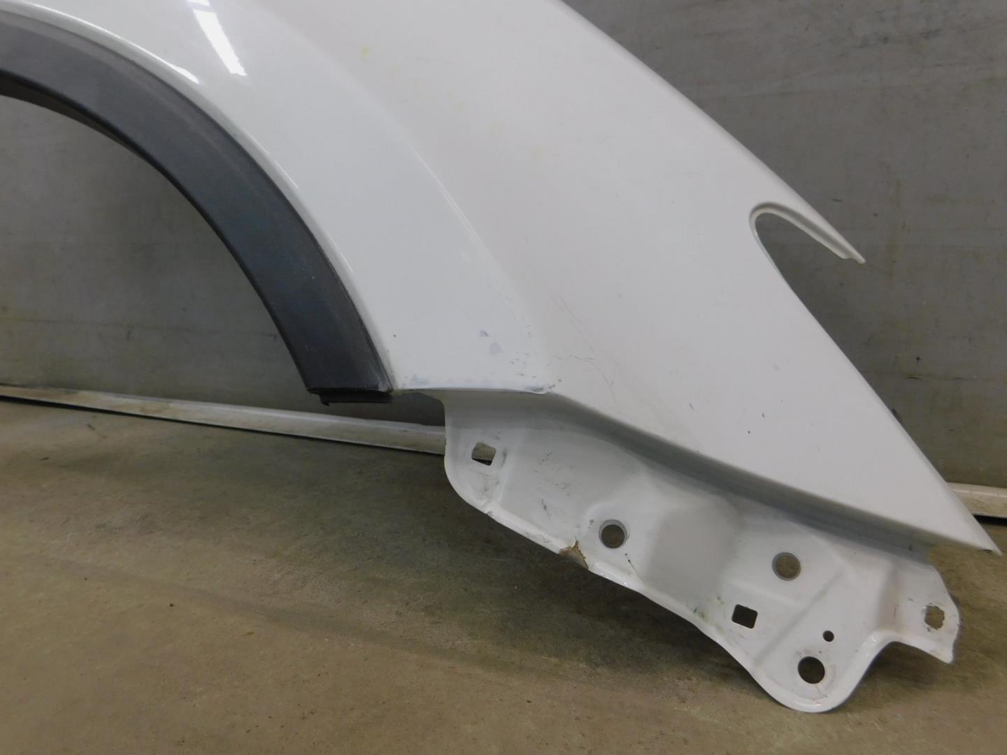 Крыло переднее правое