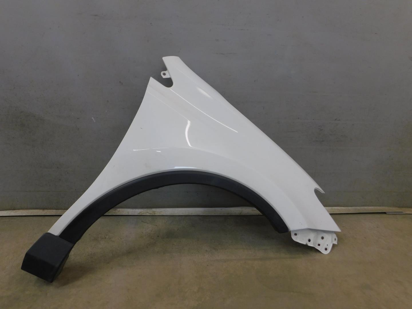 Крыло переднее правое