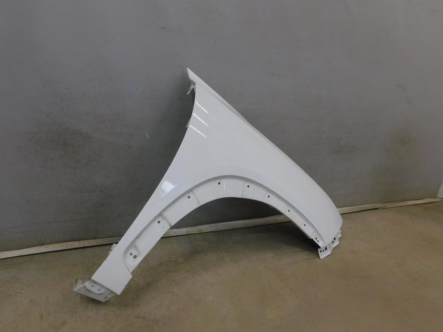 Крыло переднее правое