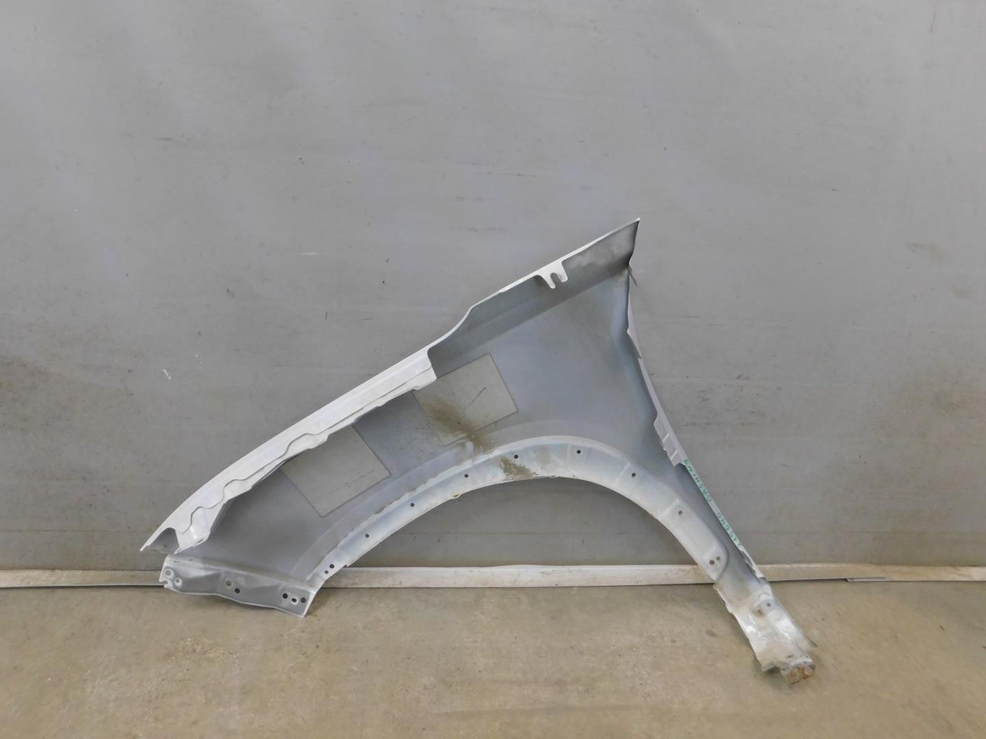 Крыло переднее правое