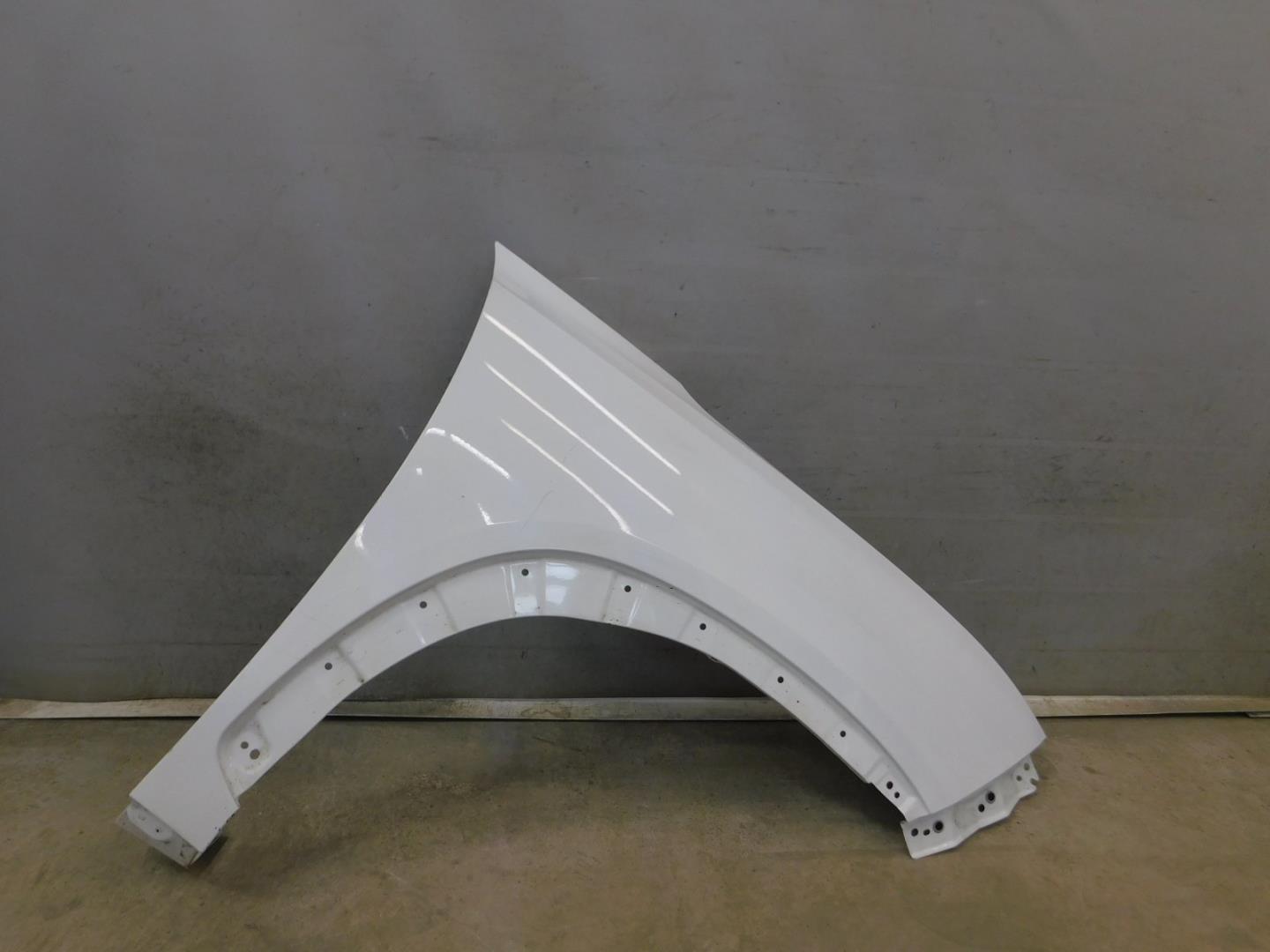 Крыло переднее правое