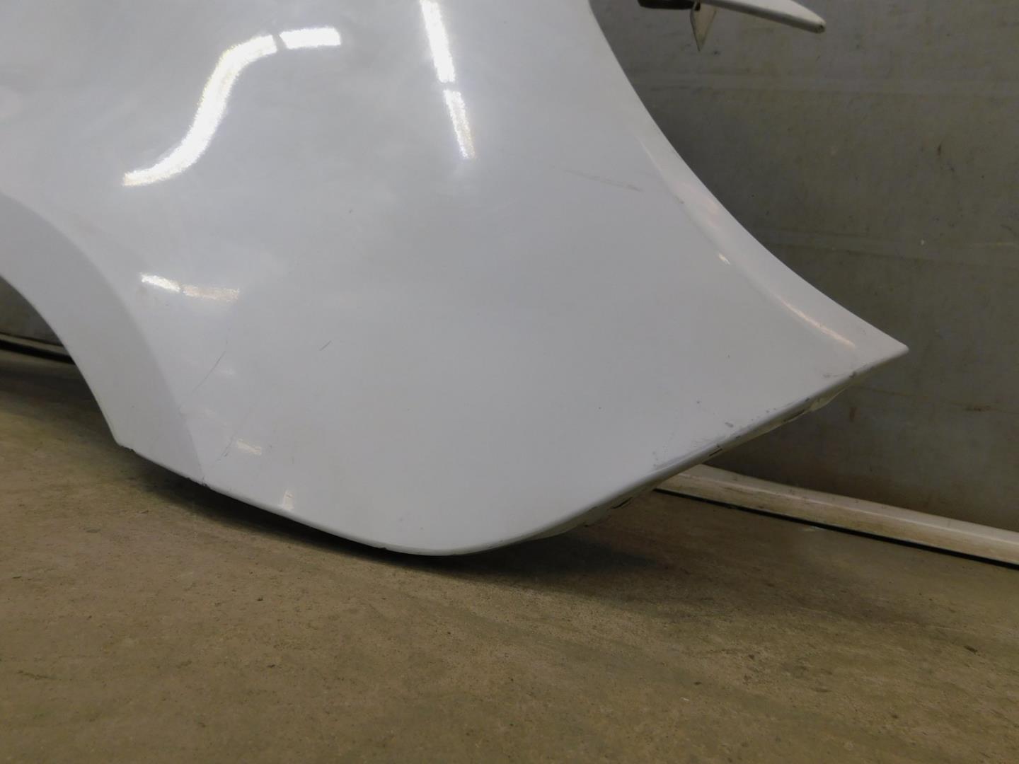 Крыло переднее правое