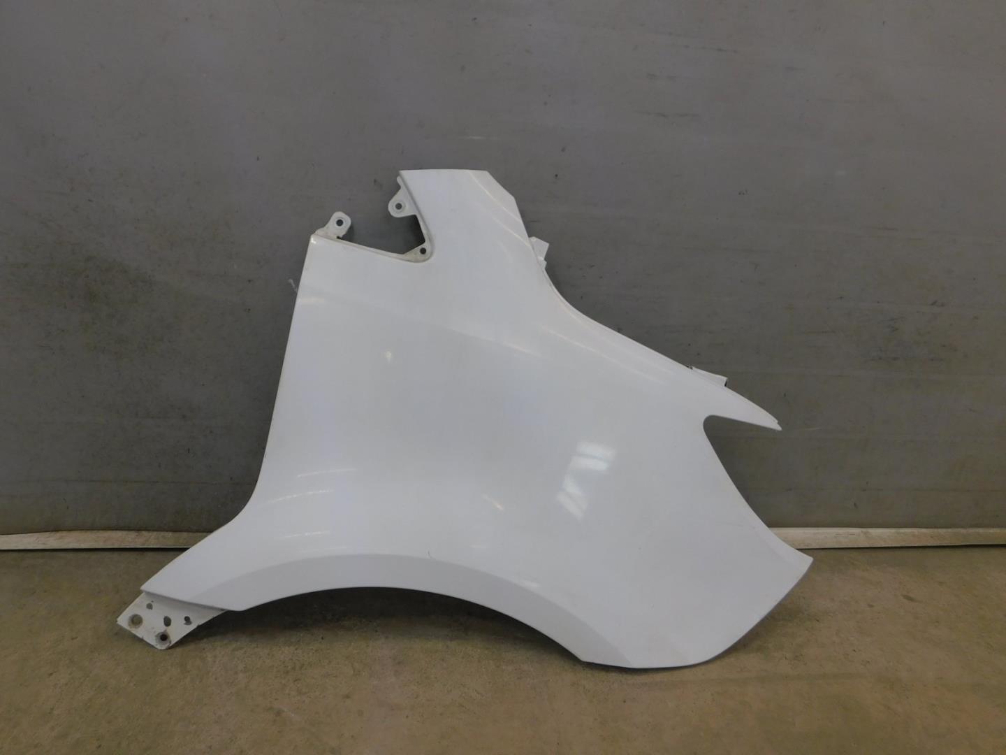 Крыло переднее правое