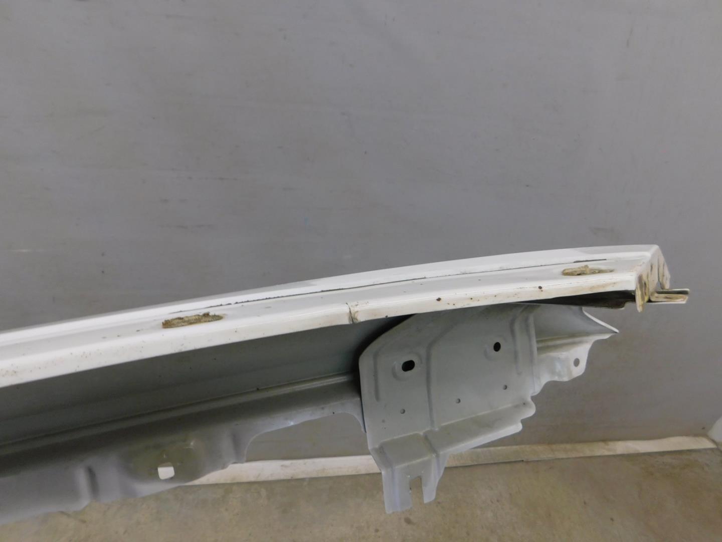 Крыло переднее правое