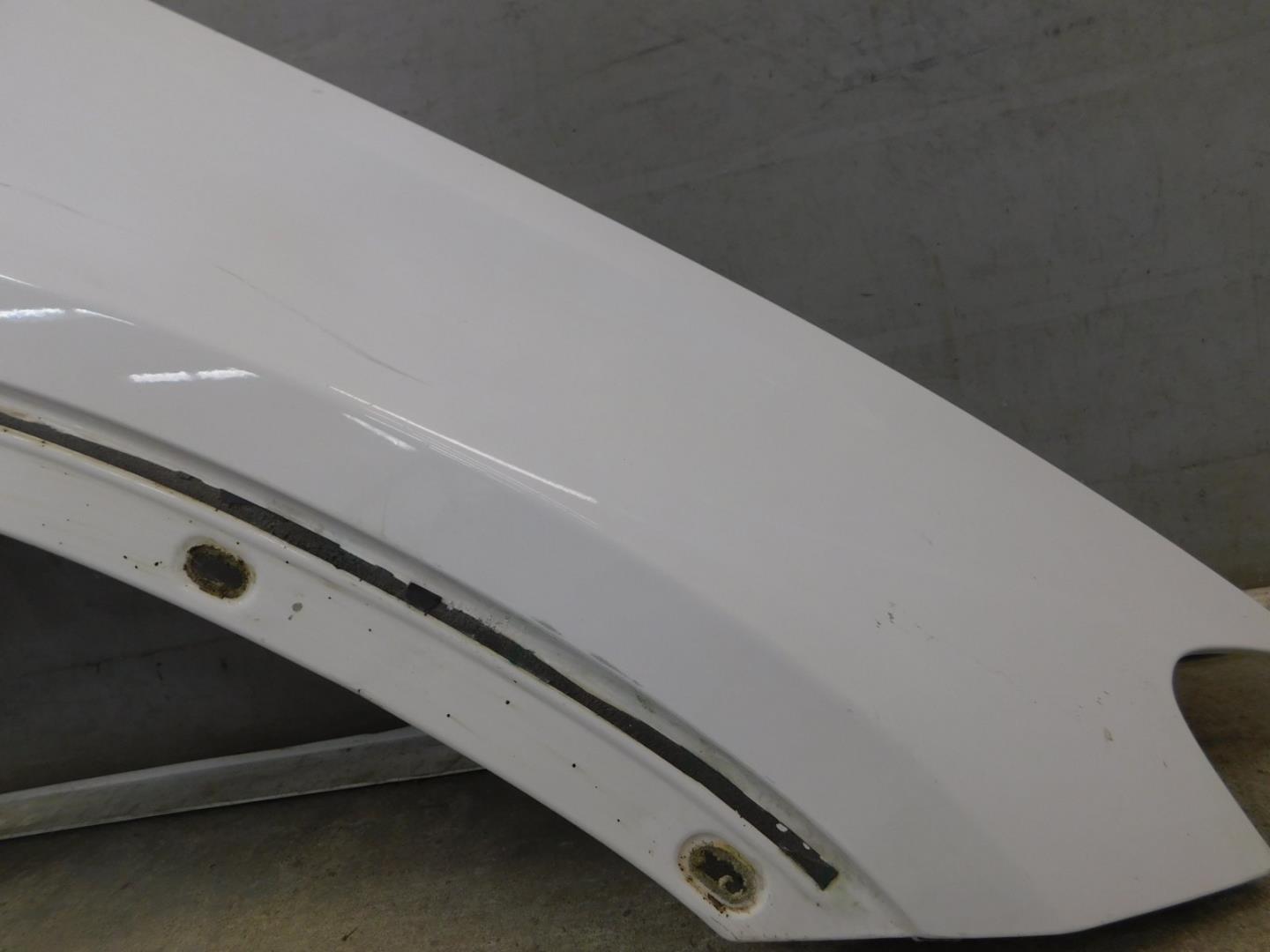 Крыло переднее правое